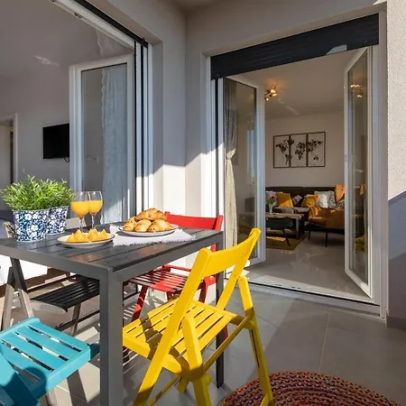 Sunny Island Apartment *