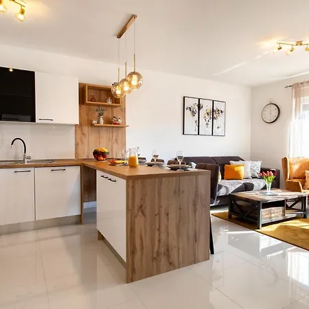 Sunny Island Daire Trogir