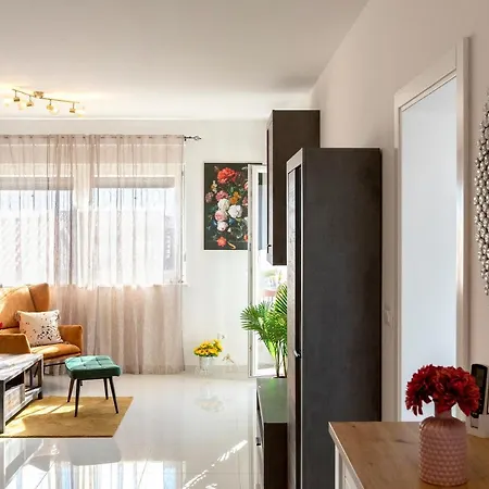 Sunny Island Apartment